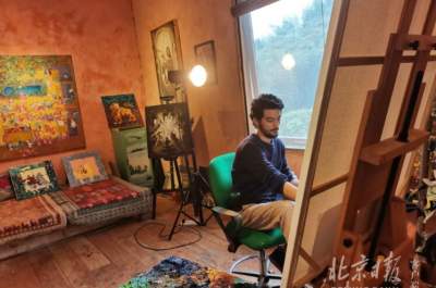 زندگی نقاش جوان ایرانی در میان بامبوهای چینی